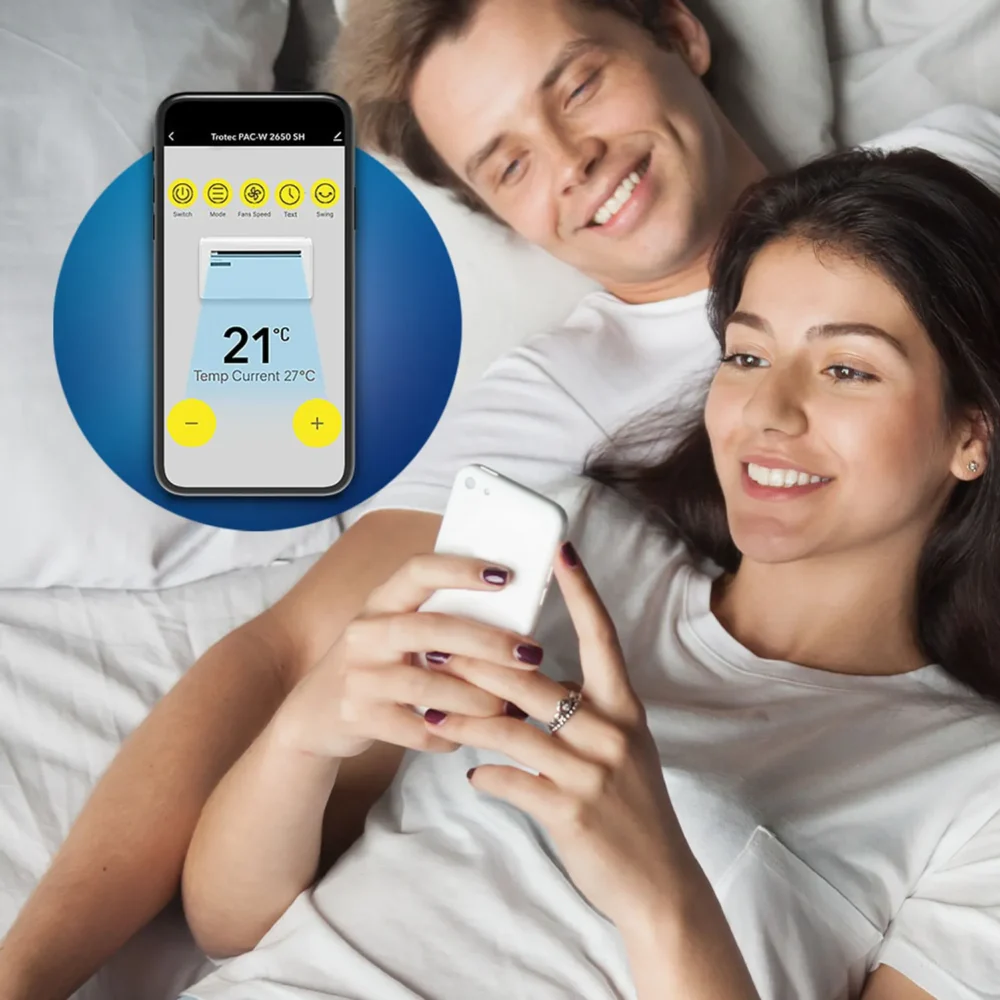 Mennesker ser på en smartphone med en temperaturkontrol-app