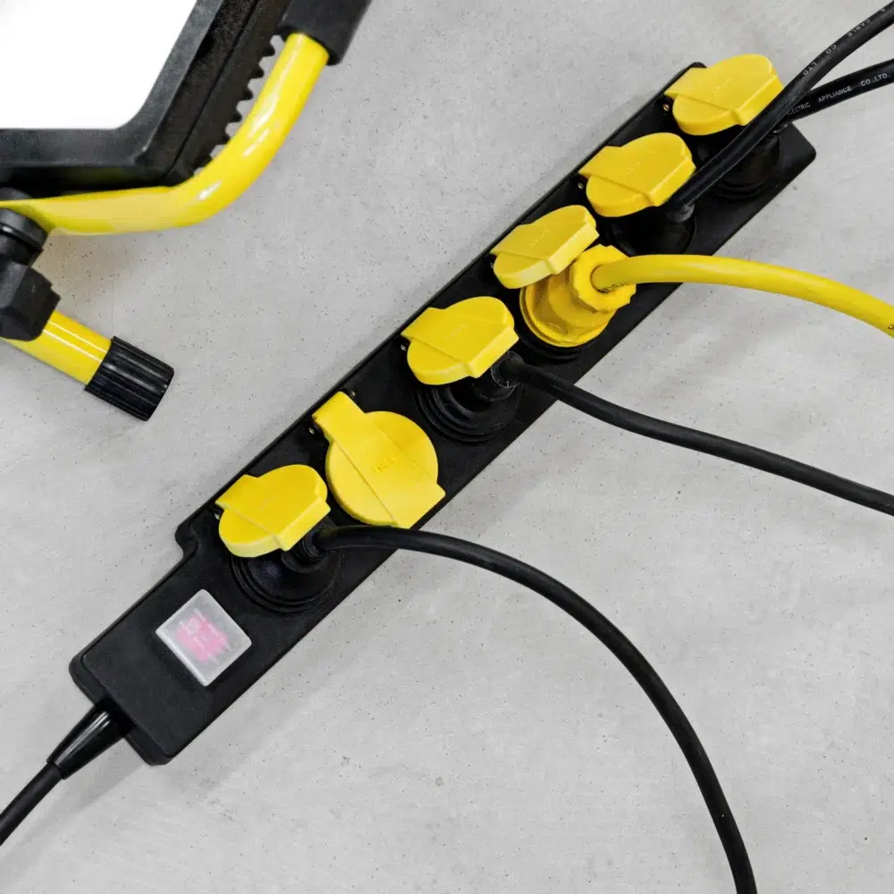 Stikkontaktliste med selvlukkende beskyttelsesdæksel pvp6 157183 1675408974