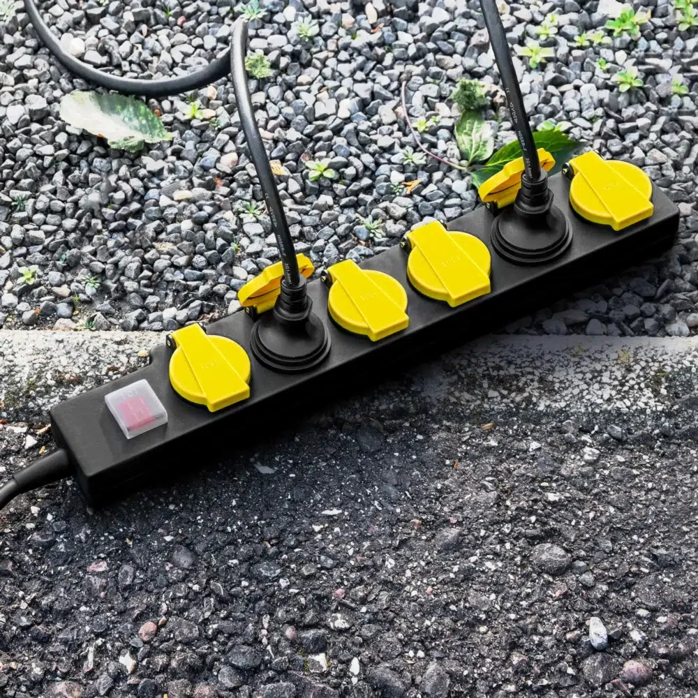 Stikkontaktliste med selvlukkende beskyttelsesdæksel pvp6 157193 1675408977