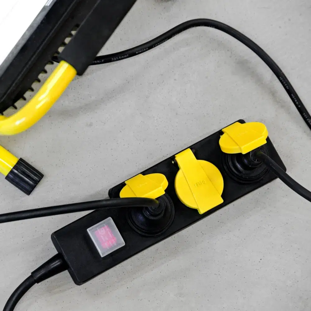 Stikkontaktliste med selvlukkende beskyttelsesklap pvp3 157184 1675408974