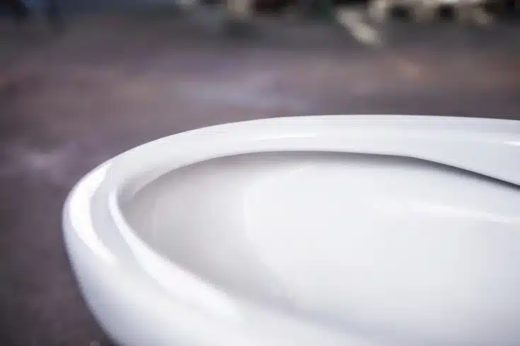 Gustavsberg estetic hængeskål med soft close sæde. Åben skyllerand. Hvid ceramic+ Gustavsberg estetic hængeskål med soft close sæde. Åben skyllerand. Hvid ceramic+